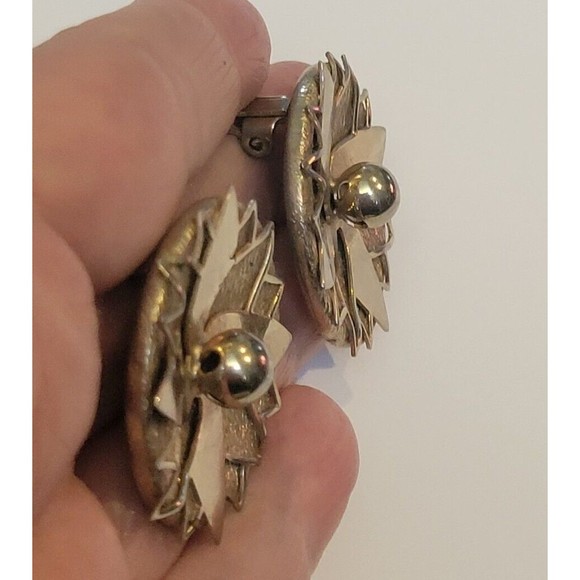Vintage Floral Pin Wheel Motif Cluster Clip on Earrings Gold Tone 1950's MCM - Picture 4 of 7